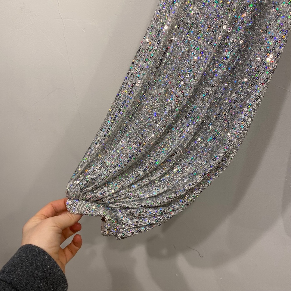 House of CB Verina Sequin Long Sleeve Cocktail V-Neck Mini Dress in Silver Small - Picture 6 of 8